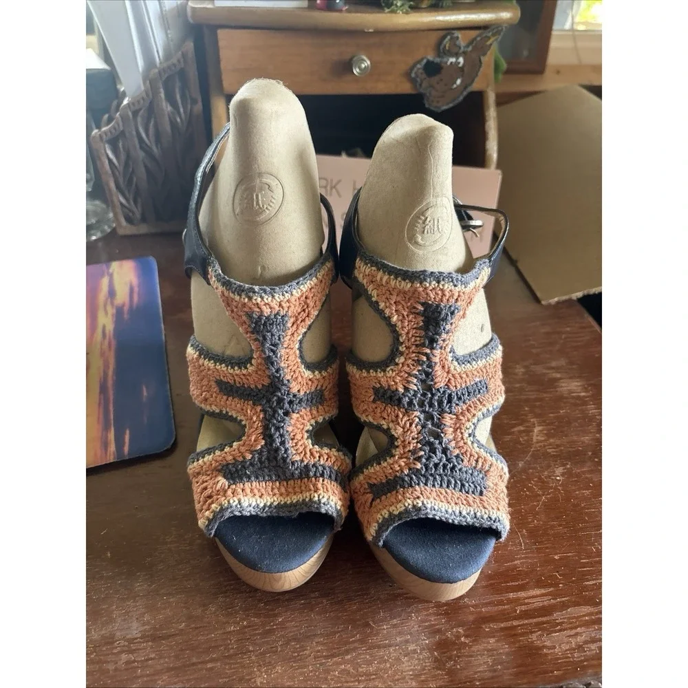 Lucky brand Crochet Summer Wedge Heels 8.5 Blue & Orange